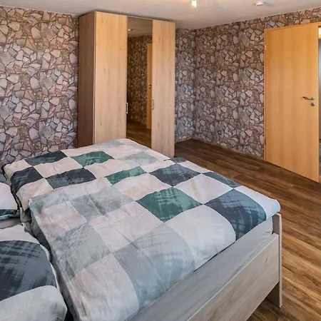 Eifelhoehe Puetzer 펜션 *