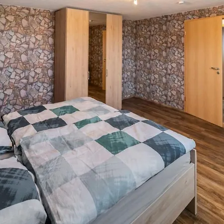 Eifelhoehe Puetzer 펜션 *